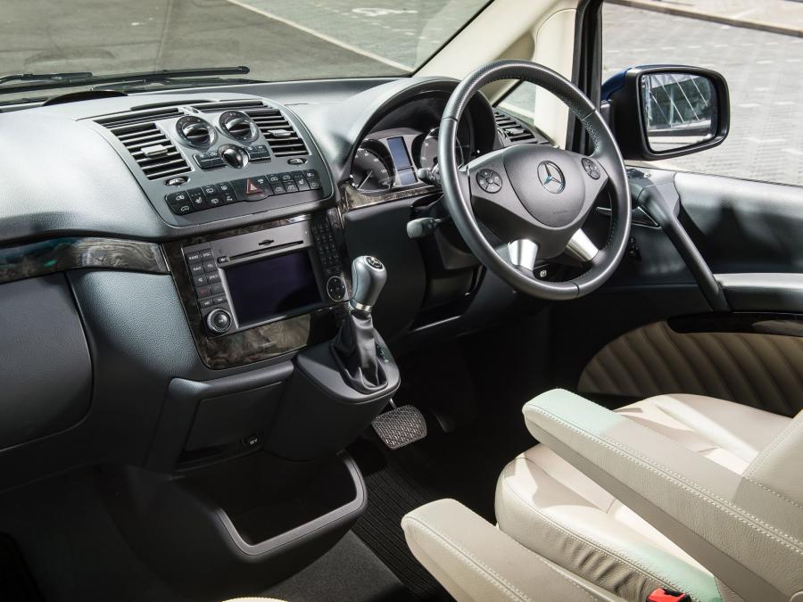  Mercedes-Benz Viano 2010 года  (UK) (фото 3 из 18)